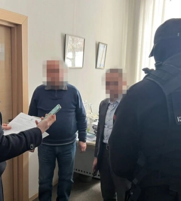 Намагалися легалізувати незаконні забудови через злам е-системи: посадовці отримали підозри