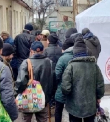 Товариство Червоного Хреста приготувало гарячі обіди для безхатьків Мукачева