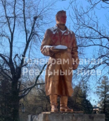 У Києві почали підготовчі роботи для демонтажу пам’ятнику Чкалову