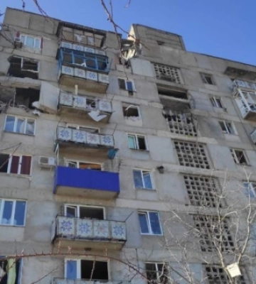 Вражеские войска атаковали Нью-Йорк на Донбассе, поврежден жилой дом