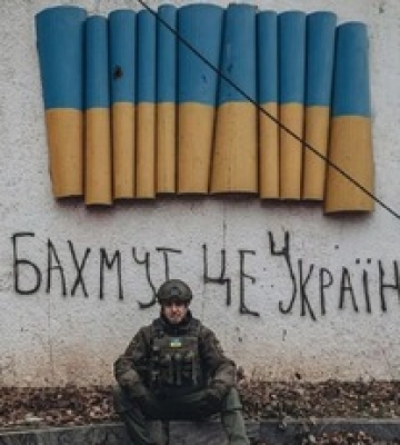 &quot;Ворог кластиме тисячі людей, щоб виконати наказ свого фюрера&quot;: експерт пояснив, чому РФ так потрібен Бахмут