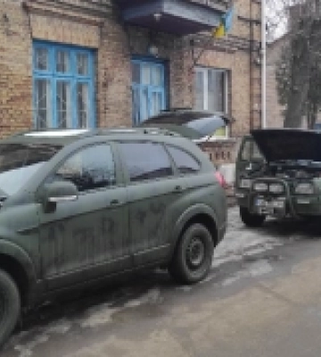 З Рожища на фронт відправили три автівки. ФОТО