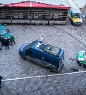 Київ отримав від міжнародних партнерів поліцейські автомобілі, комунальну техніку та генератори 