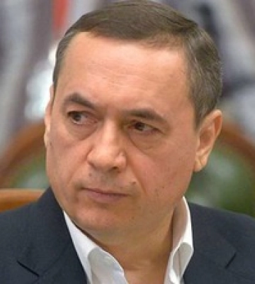 Конфіскували у скандального екснардепа: українським бійцям передали значну суму