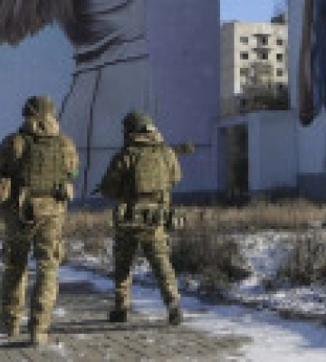 Украинские военные в Бахмуте заявили, что российские войска пытаются окружить город - CNN