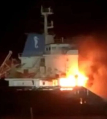 Від російського обстрілу у порту Херсона загорілося турецьке судно - ЗМІ