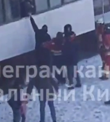 У Києві батько намагався викинути з балкона тримісячне немовля (ВІДЕО)