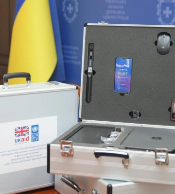 Громади Рівненщини отримали «мобільні кейси» для надання адмінпослуг (ФОТО)