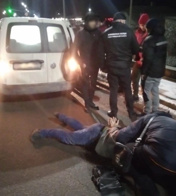 Біля Рівного зупинили авто, в якому первозили понад 3 кг наркотиків