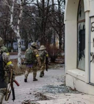 Бахмут намагаються взяти у &quot;кліщі&quot;: генерал-лейтенант розповів, як відбувається оборона  Донбасу