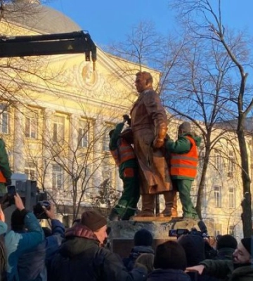 У Києві демонтують пам&#039;ятник Чкалову