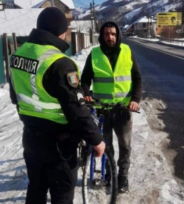 На Закарпатті поліція знову зупиняла всіх підряд - причини