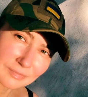 Вас самих від себе не нудить? Олена Мозгова розкритикувала зірок, які піаряться на війні