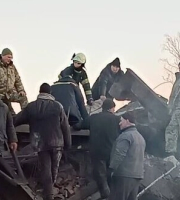 Наслідки влучання авіаракет в промислову будівлю на Чернігівщині, - ОК &quot;Північ&quot;. ФОТО