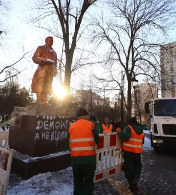 Київ позбувся пам&#039;ятника радянському льотчику Чкалову 