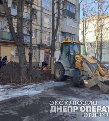У Дніпрі на проспекті Поля через відключення світла прорвало трубу тепломережі