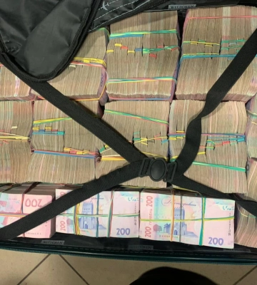 Віз у машині понад 7 мільйонів гривень: прикордонники викрили злочинну схему. Відео