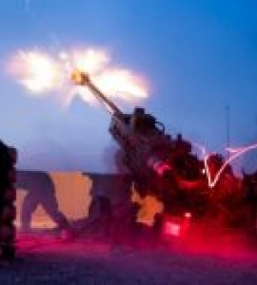 Рашисти сховали свою “Осу” в напівзруйнованій будівлі, яку знищив снаряд Excalibur. Відео