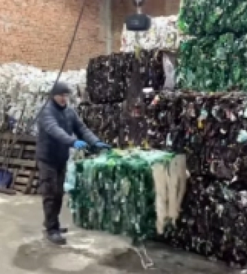 Відходи на доходи: на Волині працює підприємство з переробки пластику