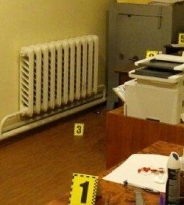 В Одеській області  зловмисник накинувся з ножем на працівницю правоохоронного органу та спричинив багато ран
