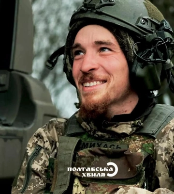 Розвідник з Полтави на передовій збирає на дрони-камікадзе