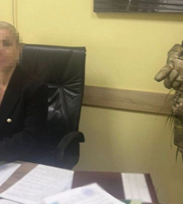 На Днепропетровщине начальница ГУ ГНС с мужем требовали «дань» с обменных пунктов, фото