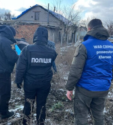 На Херсонщині правоохоронці ексгумували тіла чоловіка та хлопчика вони загинули під час обстрілу села з боку російської армії