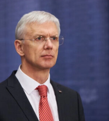 Нельзя медлить с помощью Украины, пока Россия скапливает войска на Донбассе, - премьер Латвии Кариньш