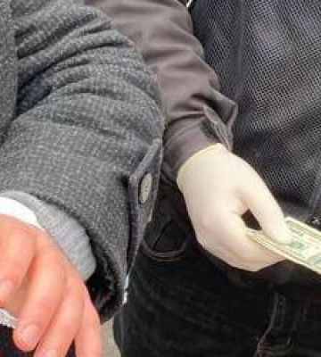 В Одесі помічник судді продавав інформацію про майбутні обшуки