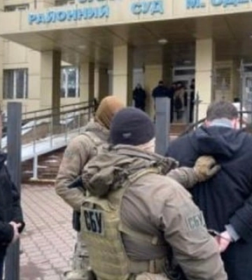 Сообщал криминалитету об обысках: задержали чиновника одесского суда