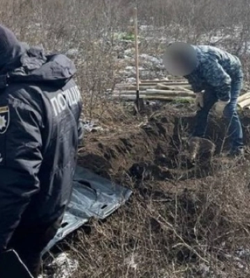 На Херсонщині правоохоронці ексгумували тіла чоловіка та хлопчика вони загинули під час обстрілу села з боку російської армії