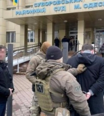 В Одесі затримали помічника судді, який попереджав підозрюваних про обшуки