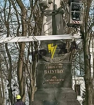 У Києві демонтують пам’ятник Ватутіну. ВIДЕО