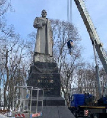У Києві почали підготовчі роботи для демонтажу пам&#039;ятника Ватутіну