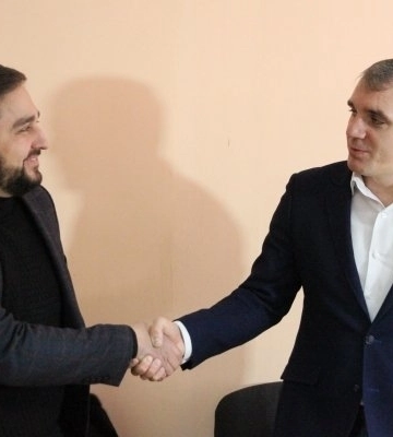Віце-мер Миколаєва Коренєв, якого підозрюють в розкраданнях бюджету, безперешкодно їздить за кордон