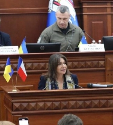 Мер Парижа Анн Ідальго виступила в Київраді