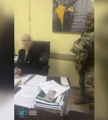 Посадовицю податкової служби Дніпропетровщини затримали на хабарі у понад півмільйона гривень