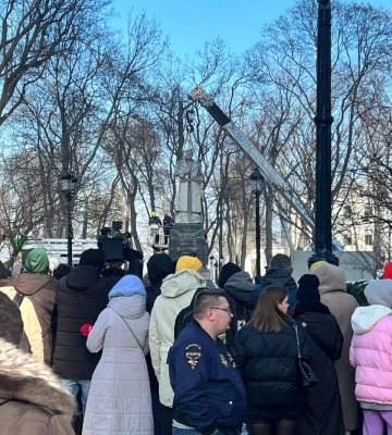 Київ позбудеться ще одного пам’ятника радянському діячу. Розпочато демонтаж 