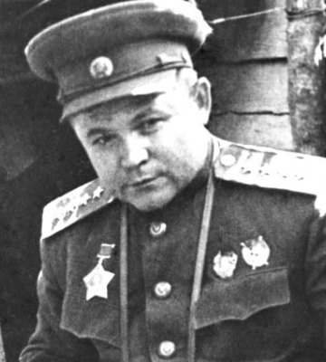 Ватутіна звалили — з центру Києва прибрали памятник радянському генералу (, )