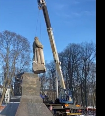 У Києві знесли пам&#039;ятник Ватутіну