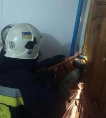 На Полтавщині у квартирі знайшли мертвого чоловіка