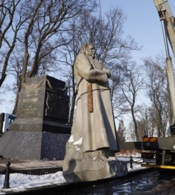 У Києві демонтували пам’ятник генералу Ватутіну – КМДА