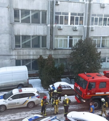 В Киеве прогремел взрыв на территории бывшего завода, под завалами ищут людей - Кличко