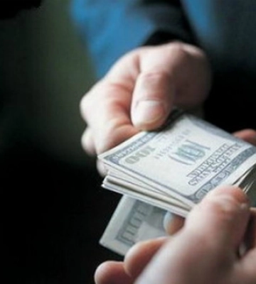 На Кіровоградщині очільника лікарні підозрюють у вимаганні 5000$ хабаря