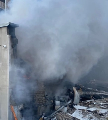 Вибух у Києві: під завалами - не менше шести людей, з чотирма є зв&#039;язок