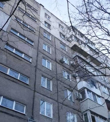 У Дніпрі відновлюють будинки після ракетних ударів