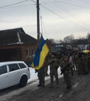 У Битиці Сумського району провели в останню путь бойового медика Артема Хурсенка