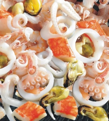Небезпечні морепродукти ввезли в Україну: їх розшукують і на Харківщині
