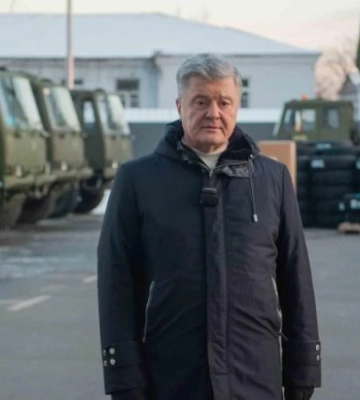 Порошенко везе допомогу військовим на південний фронт