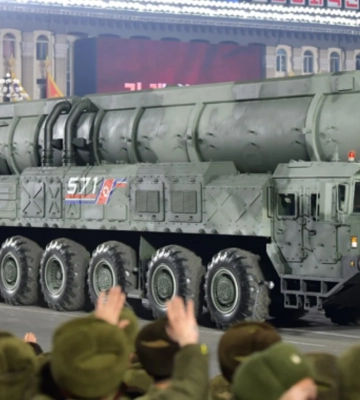 Северная Корея продемонстрировала собственную версию российской межконтинентальной ракеты
